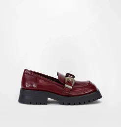 BUCKLES LOAFER