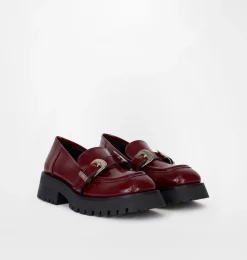 BUCKLES LOAFER