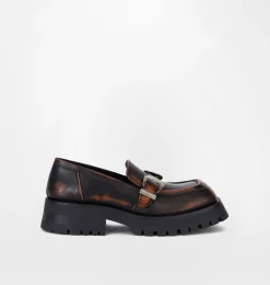 BUCKLES LOAFER