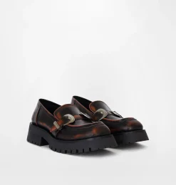 BUCKLES LOAFER
